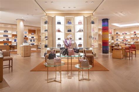 louis vuitton montreal store.